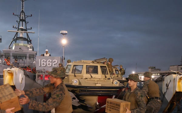 U.S. Sailors and marines unload Meals, Ready-to-Eat boxes from Landing Craft Utility (LCU) 1662, assigned to Assault Craft Unit (ACU) 2, in La Guaira, Venezuela, June 27, 2026.