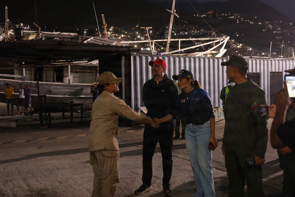 U.S. Sailors and Marines, with Littoral Combat Force 24, unload Meals, Ready-to-Eat boxes from Landing Craft Utility (LCU) 1662, assigned to Assault Craft Unit (ACU) 2, in La Guaira, Venezuela, June 27, 2026