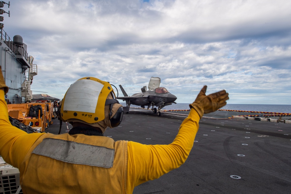 USS Boxer, 11th MEU Conduct Flight Operations