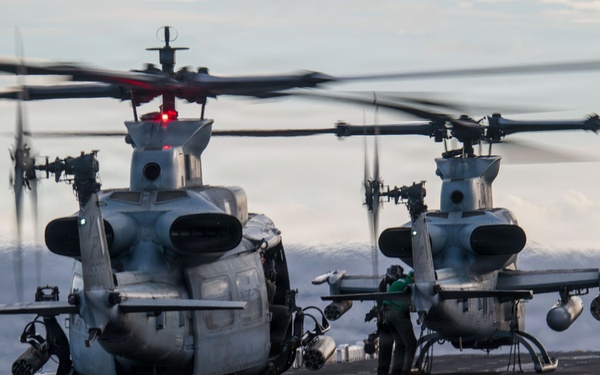 USS Boxer, 11th MEU Conduct Flight Operations