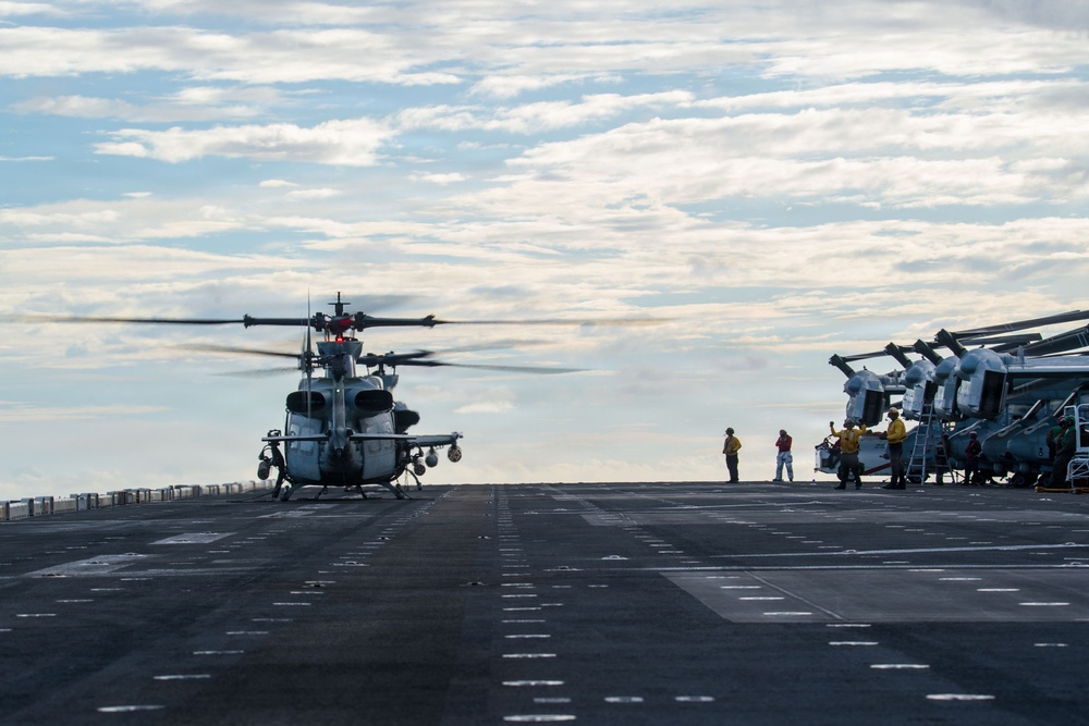 USS Boxer, 11th MEU Conduct Flight Operations