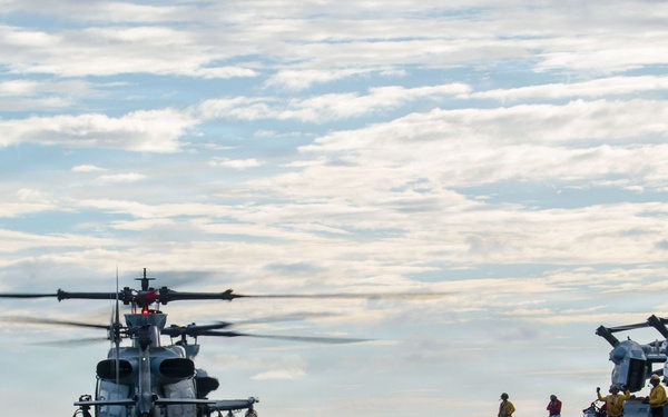 USS Boxer, 11th MEU Conduct Flight Operations