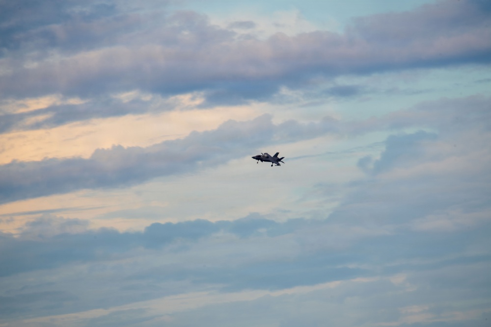 USS Boxer, 11th MEU Conduct Flight Operations