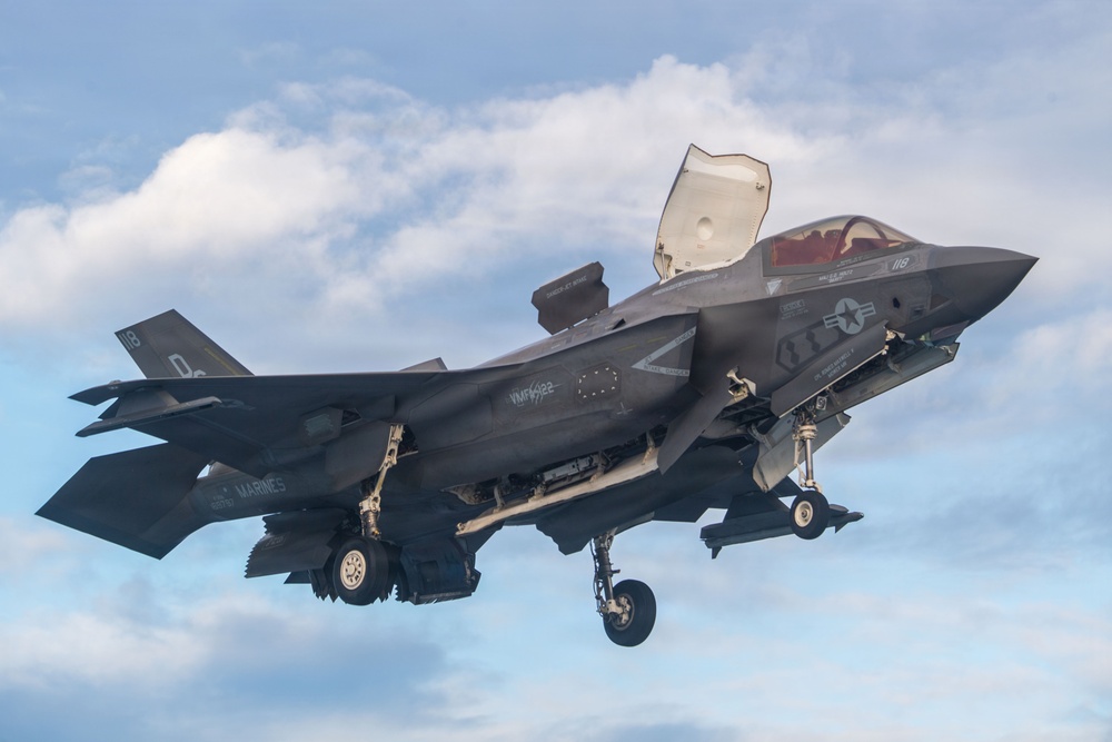 USS Boxer, 11th MEU Conduct Flight Operations