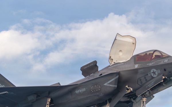 USS Boxer, 11th MEU Conduct Flight Operations