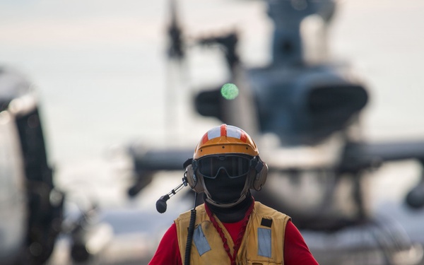 USS Boxer, 11th MEU Conduct Flight Operations