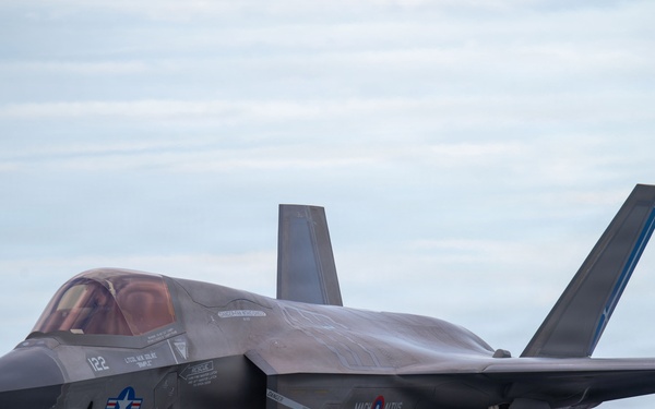 USS Boxer, 11th MEU Conduct Flight Operations