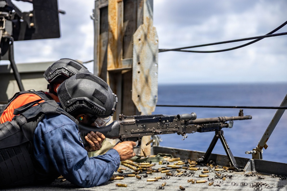 Kearsarge Conducts Live-Fire Exercise