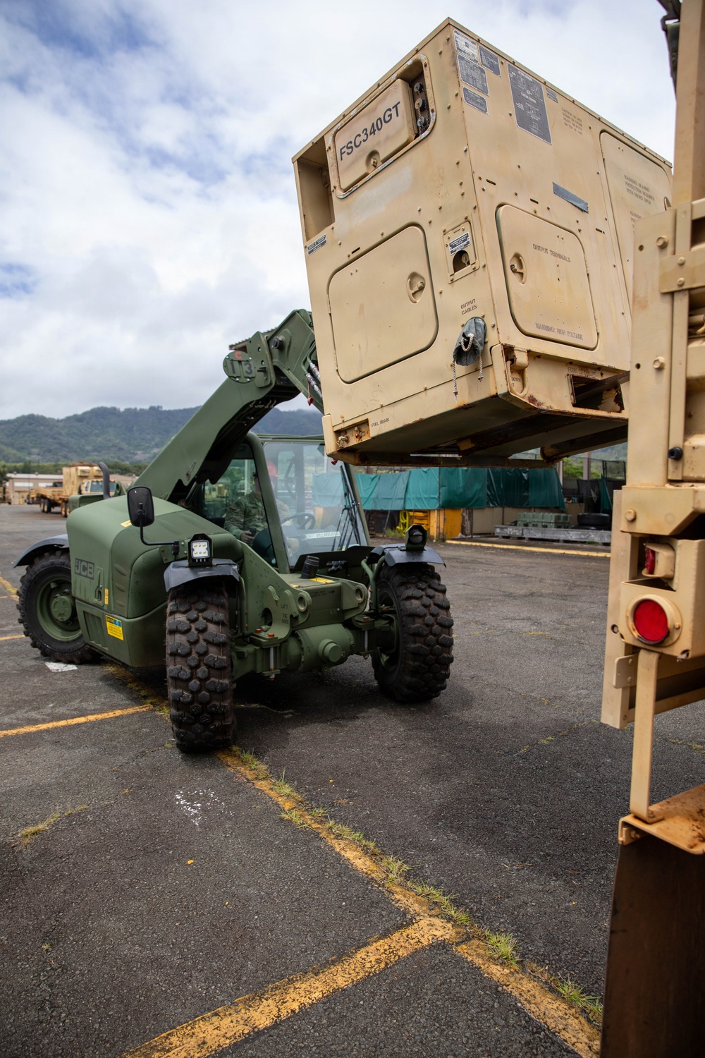 U.S. Army Reserve Soldiers from the 364th Expeditionary Sustainment Command Perform Equipment Pickup for RIMPAC 2026