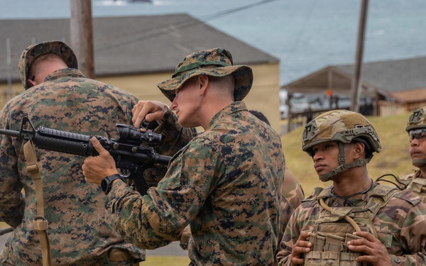 Multinational service members conduct live-fire training during RIMPAC