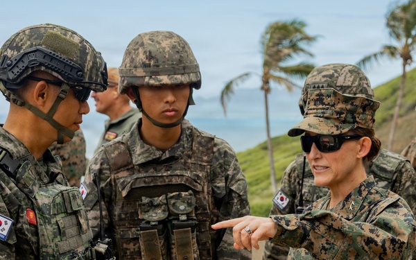 Multinational service members conduct live-fire training during RIMPAC