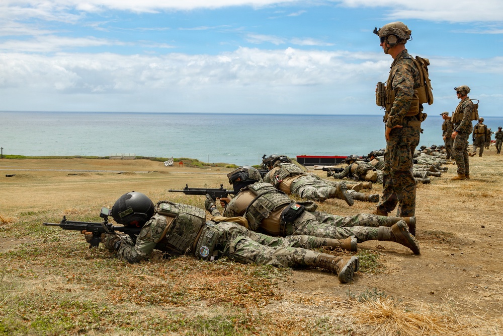 Multinational service members conduct live-fire training during RIMPAC