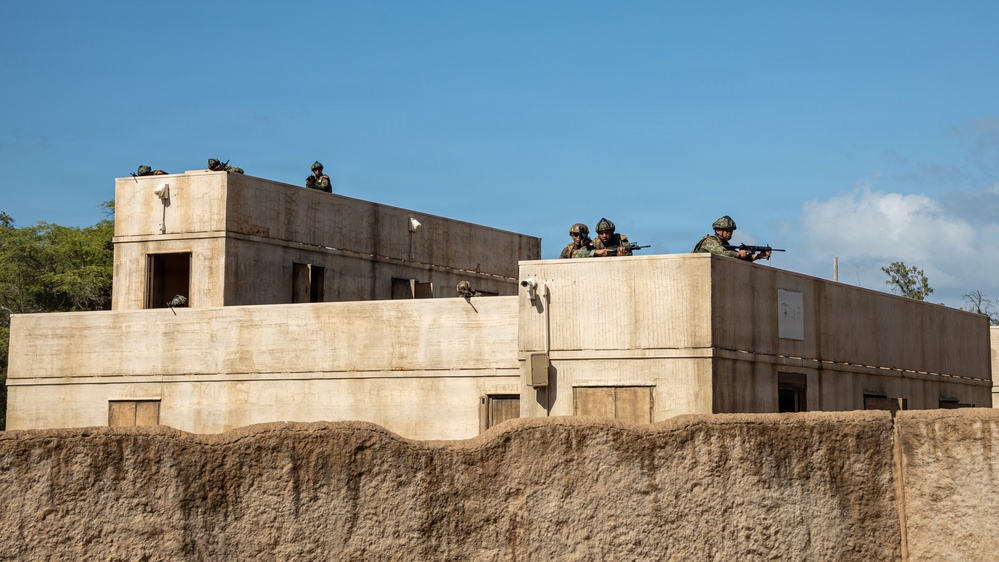 Service members conduct urban operations training during RIMPAC
