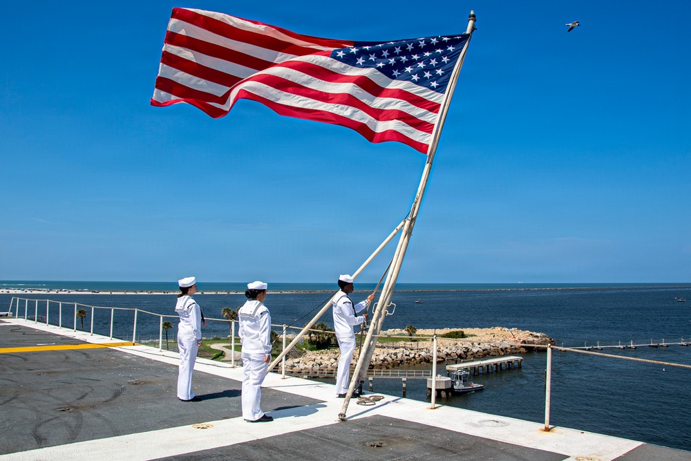 USS Nimitz Pulls out of Naval Station Mayport, Fla.