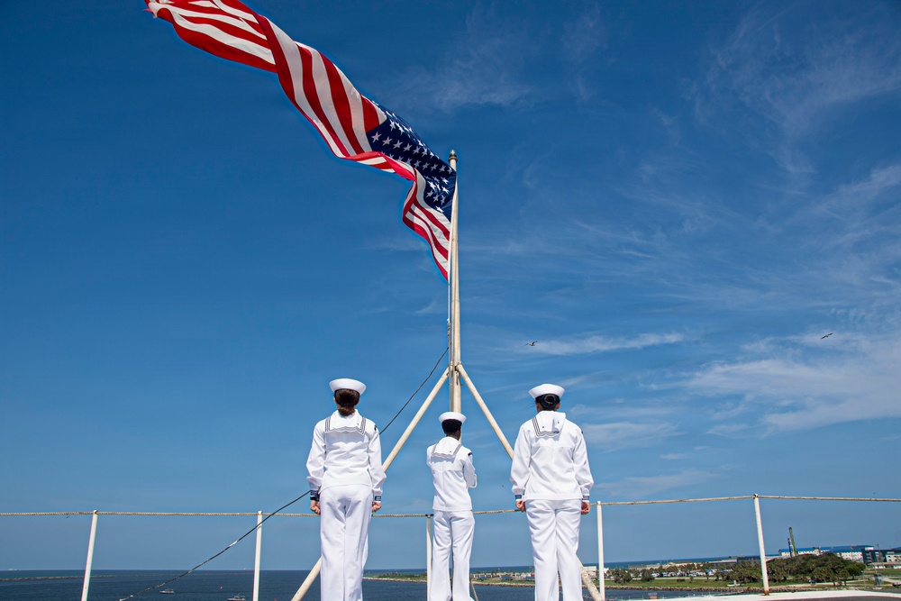 USS Nimitz Pulls out of Naval Station Mayport, Fla.