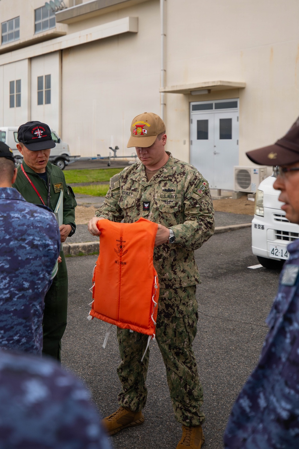 U.S. Navy conducts bilateral casualty evacuation exercise in support of Valiant Shield