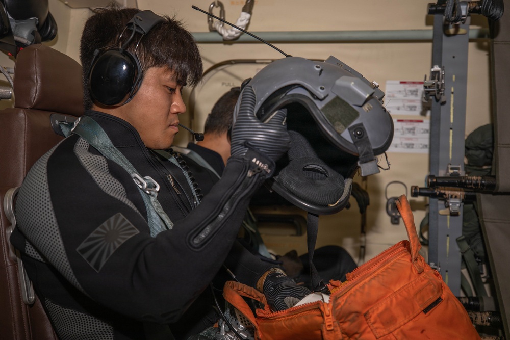 U.S. Navy conducts bilateral casualty evacuation exercise in support of Valiant Shield