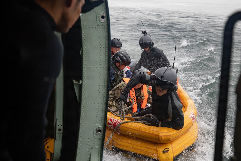U.S. Navy conducts bilateral casualty evacuation exercise in support of Valiant Shield