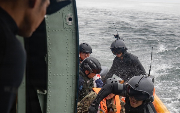 U.S. Navy conducts bilateral casualty evacuation exercise in support of Valiant Shield