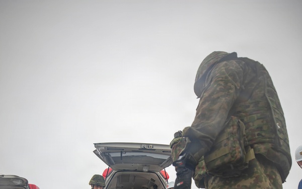 U.S. Navy conducts bilateral casualty evacuation exercise in support of Valiant Shield