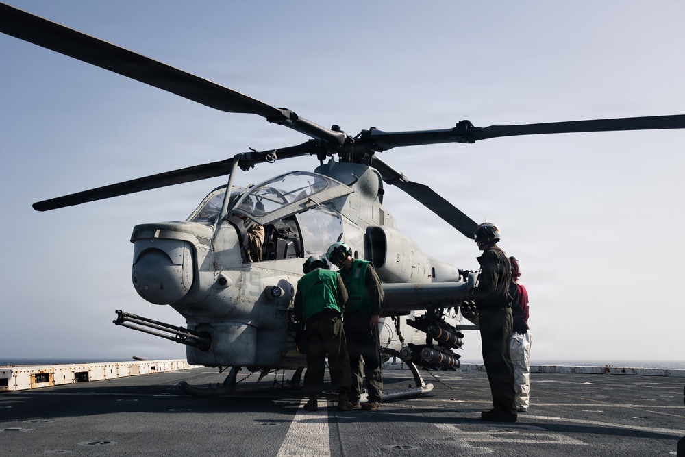31st MEU | USS New Orleans flight operations