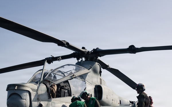 31st MEU | USS New Orleans flight operations