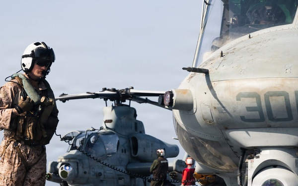 31st MEU | USS New Orleans flight operations