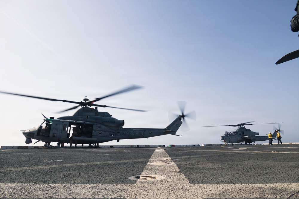 31st MEU | USS New Orleans flight operations