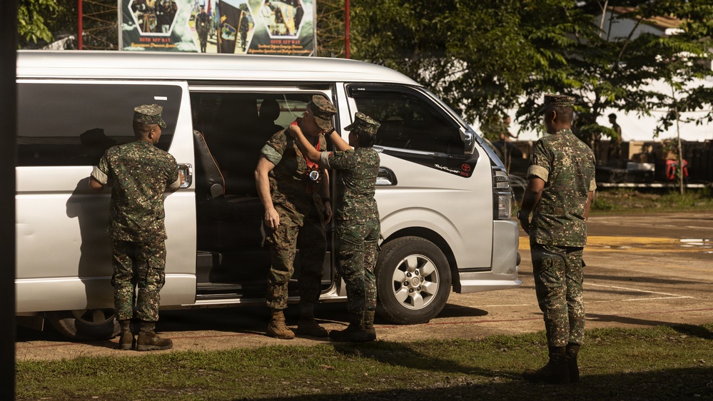 Marine Rotational Force-Southeast Asia Marines meet with 3rd Marine Brigade