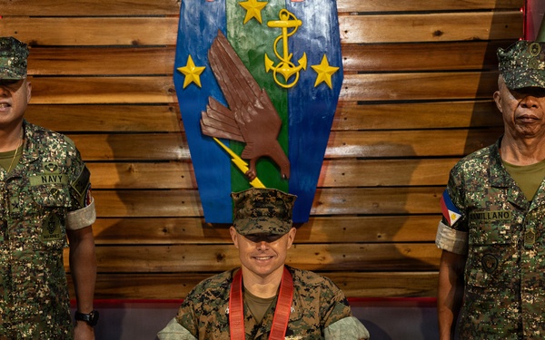 Marine Rotational Force-Southeast Asia Marines meet with 3rd Marine Brigade