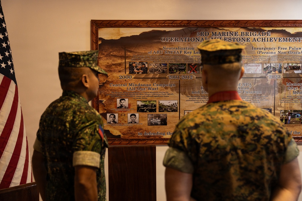 Marine Rotational Force-Southeast Asia Marines meet with 3rd Marine Brigade