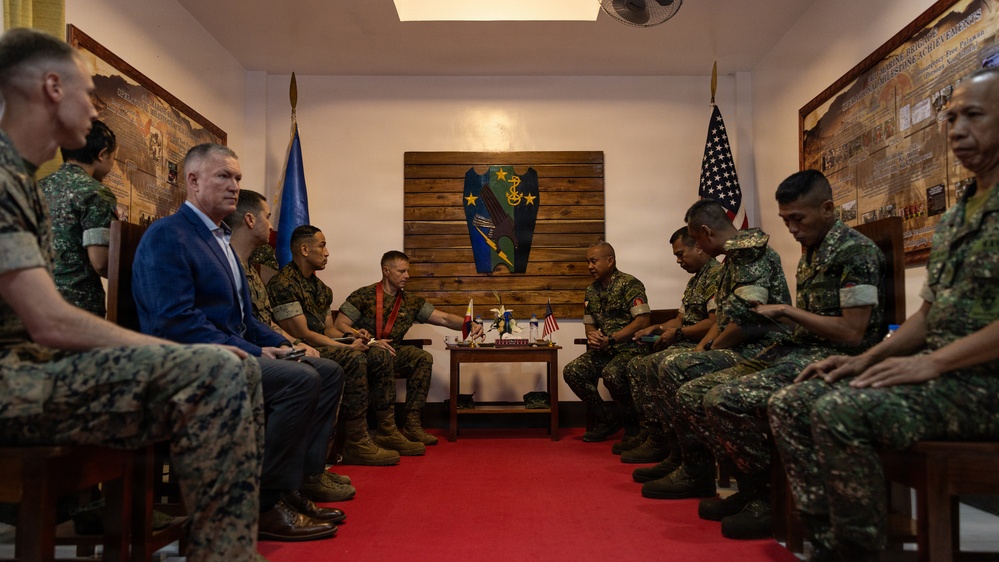 Marine Rotational Force-Southeast Asia Marines meet with 3rd Marine Brigade