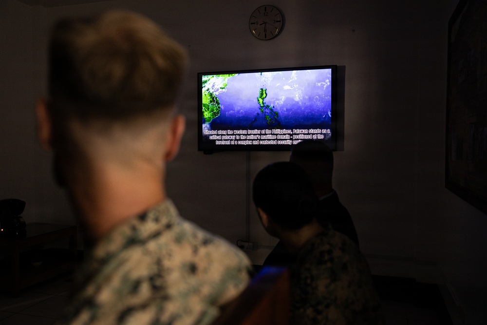 Marine Rotational Force-Southeast Asia Marines meet with 3rd Marine Brigade