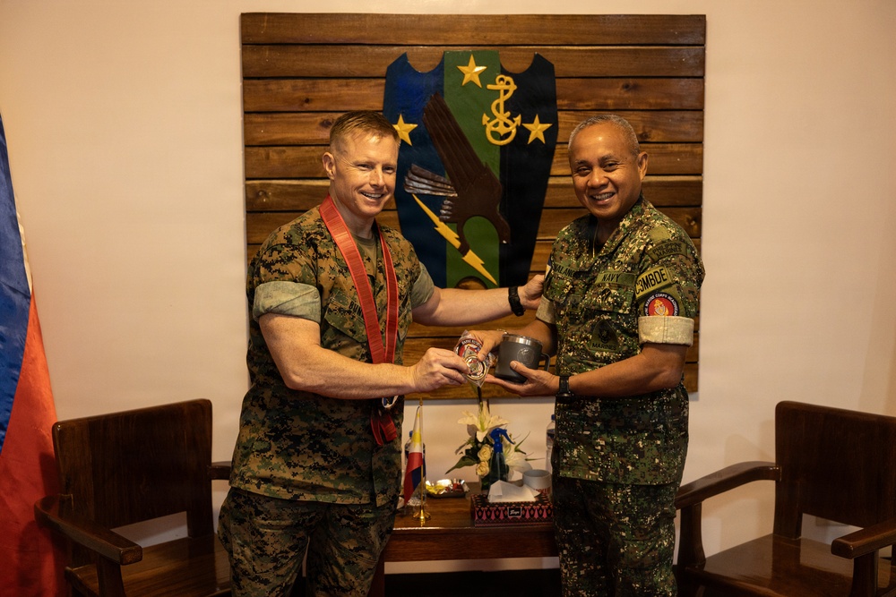 Marine Rotational Force-Southeast Asia Marines meet with 3rd Marine Brigade
