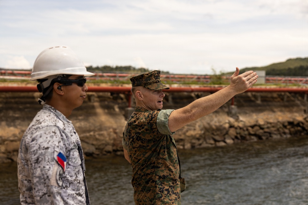 Marine Rotational Force-Southeast Asia Marines meet with 3rd Marine Brigade