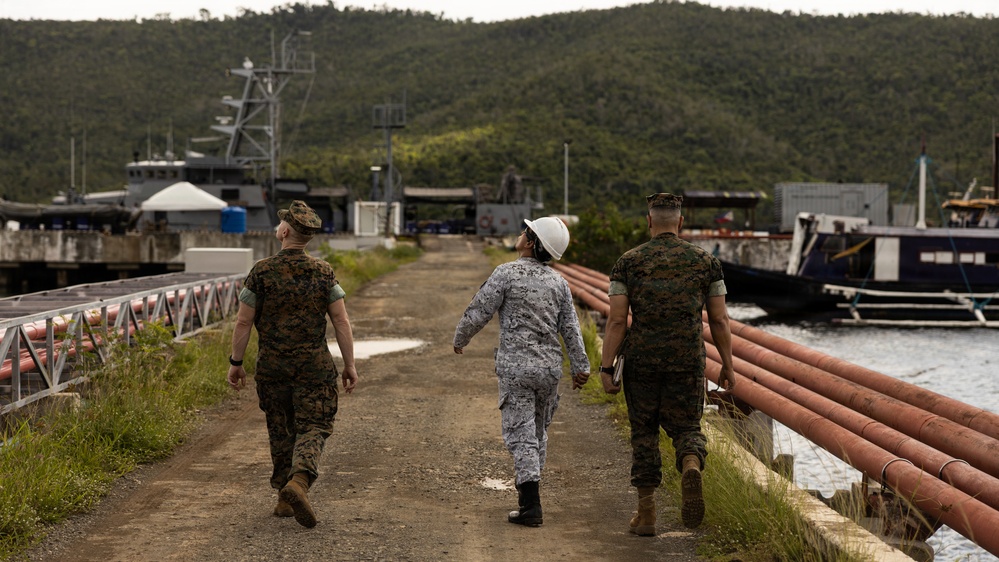 Marine Rotational Force-Southeast Asia Marines meet with 3rd Marine Brigade