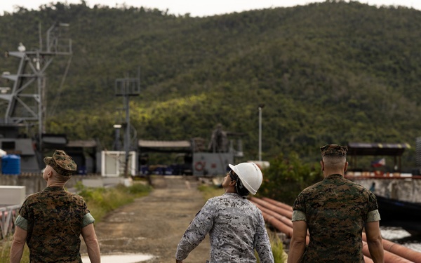 Marine Rotational Force-Southeast Asia Marines meet with 3rd Marine Brigade
