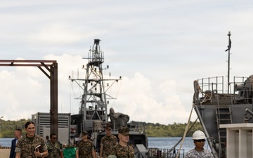 Marine Rotational Force-Southeast Asia Marines meet with 3rd Marine Brigade