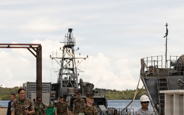 Marine Rotational Force-Southeast Asia Marines meet with 3rd Marine Brigade