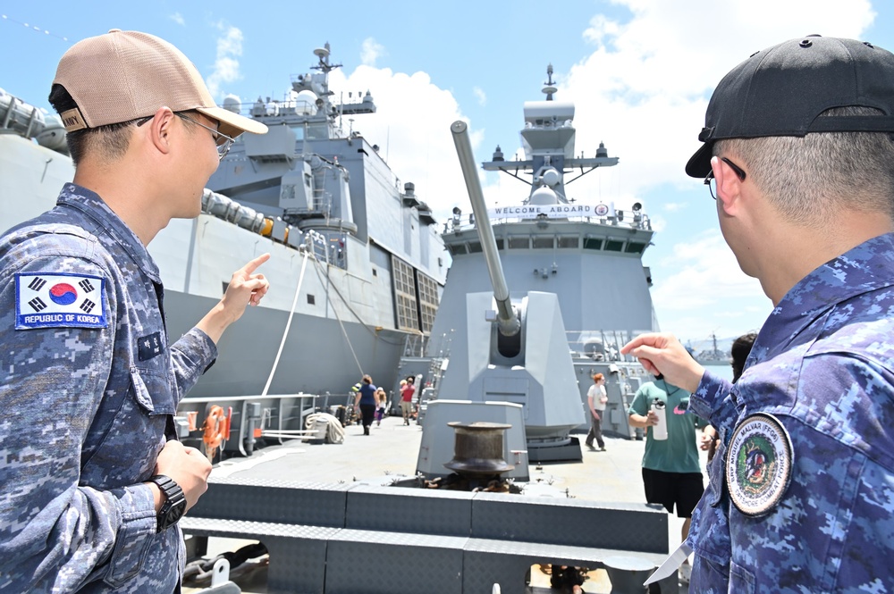 Japanese ship JS Kongo participates in the Exercise Rim of the Paciafic open ship day at Pearl Habor Naval Base
