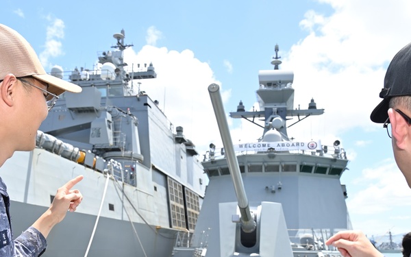 Japanese ship JS Kongo participates in the Exercise Rim of the Paciafic open ship day at Pearl Habor Naval Base