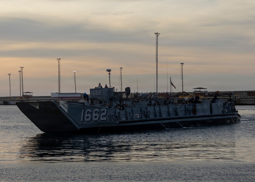 Maj. Gen. Jarrard visits La Guaira Port