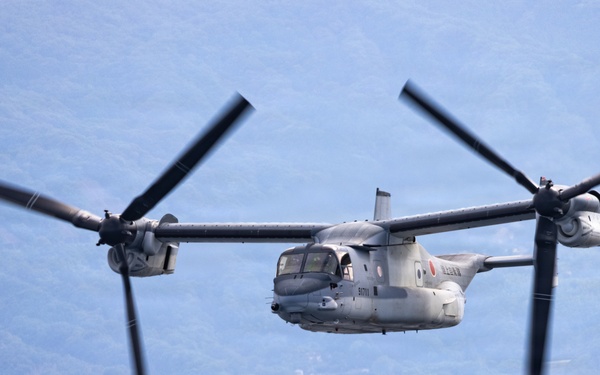 U.S., Japan Ospreys fly together during Resolute Dragon 26