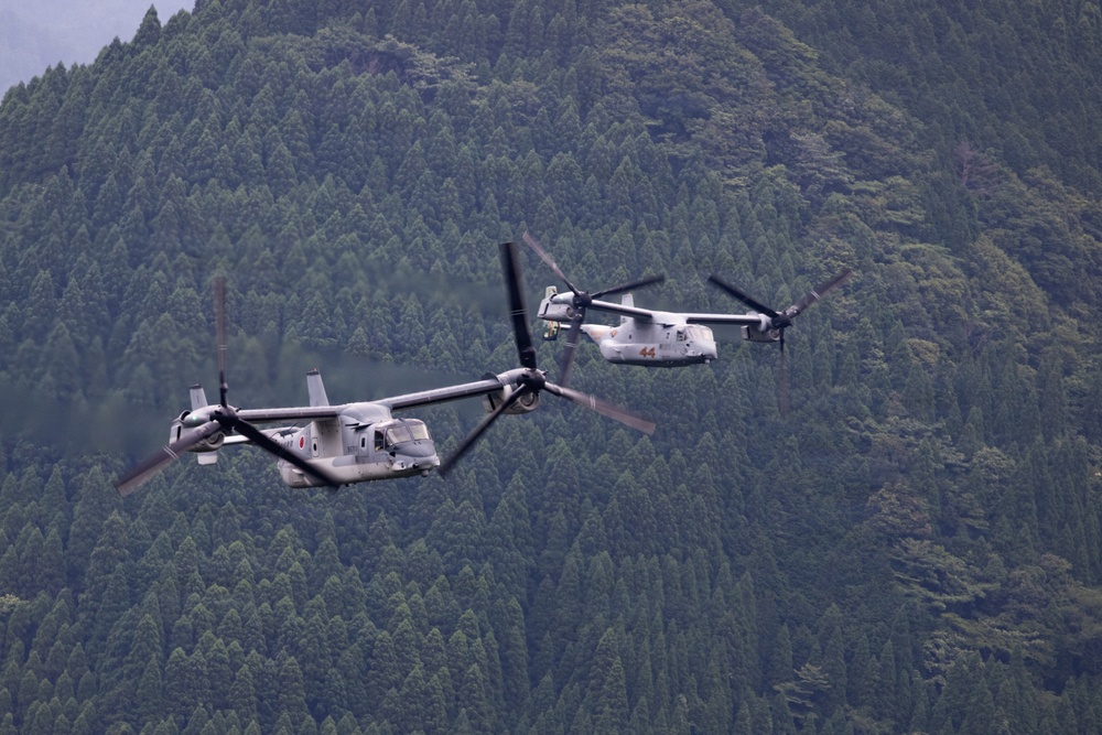U.S., Japan Ospreys fly together during Resolute Dragon 26