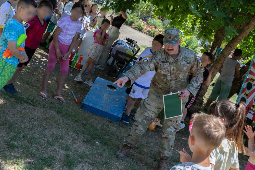 KFOR Soldiers engage with local students during Kamenicë/ Kosovska Kamenica community day