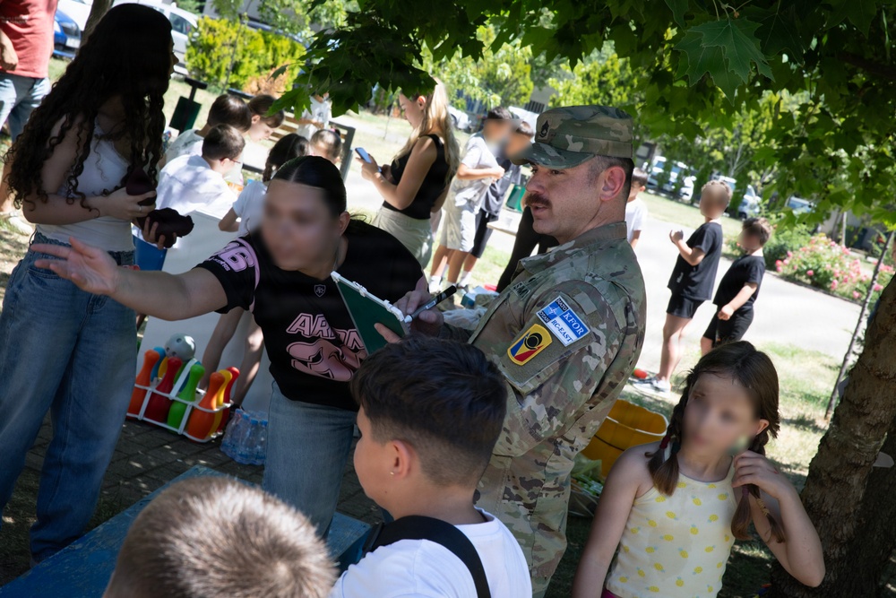 KFOR Soldiers engage with local students during Kamenicë/ Kosovska Kamenica community day