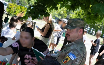 KFOR Soldiers engage with local students during Kamenicë/ Kosovska Kamenica community day
