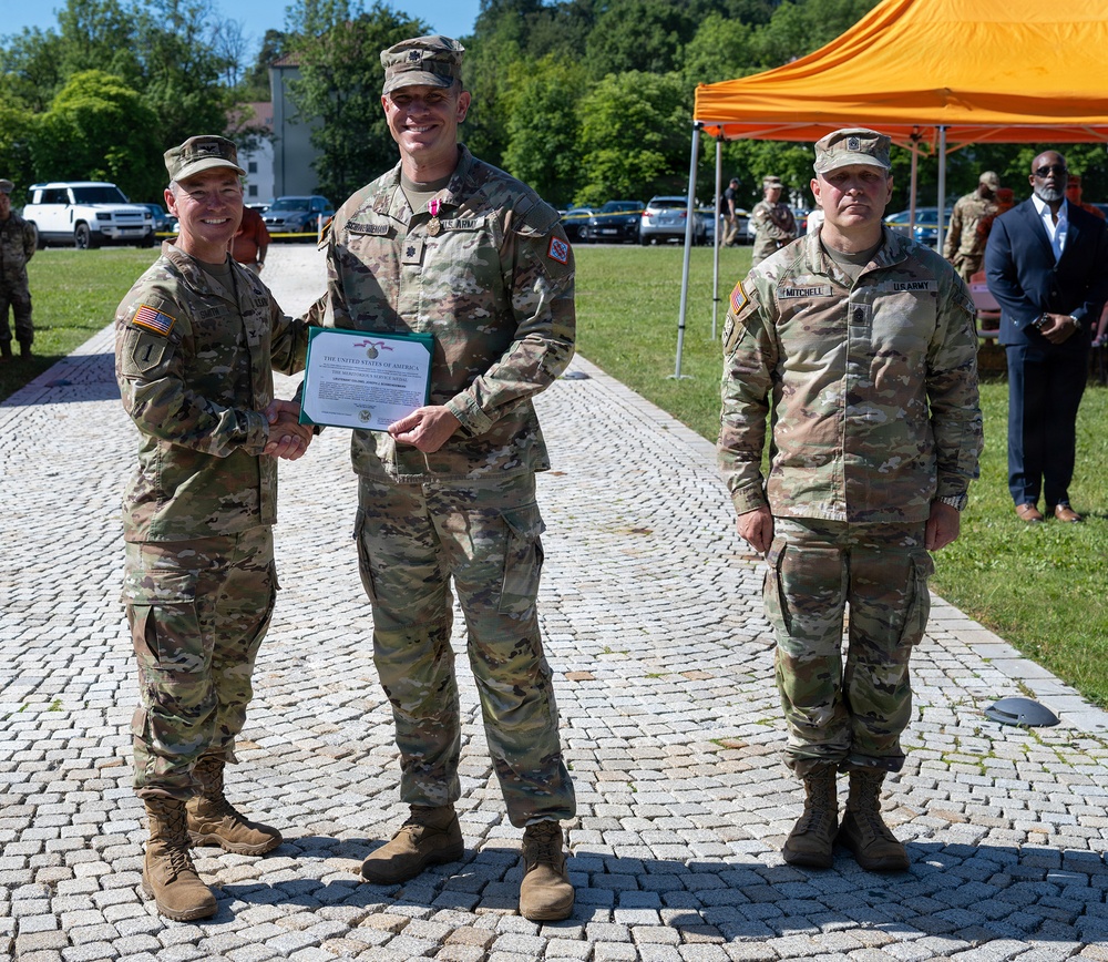 52d Strategic Signal Battalion Chang of Command Ceremony Award