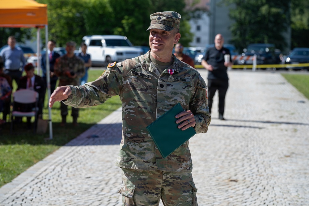 52d Strategic Signal Battalion Chang of Command Ceremony Award Speech