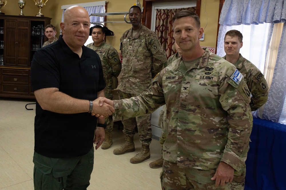 Senior advisor to SECWAR visits KFOR Regional Command East Soldiers